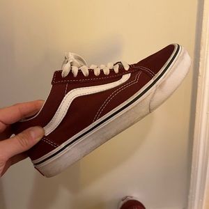 Lightly worn burgundy vans men’s size 4.5, women’s 6, EU 36 (22.5 cm)